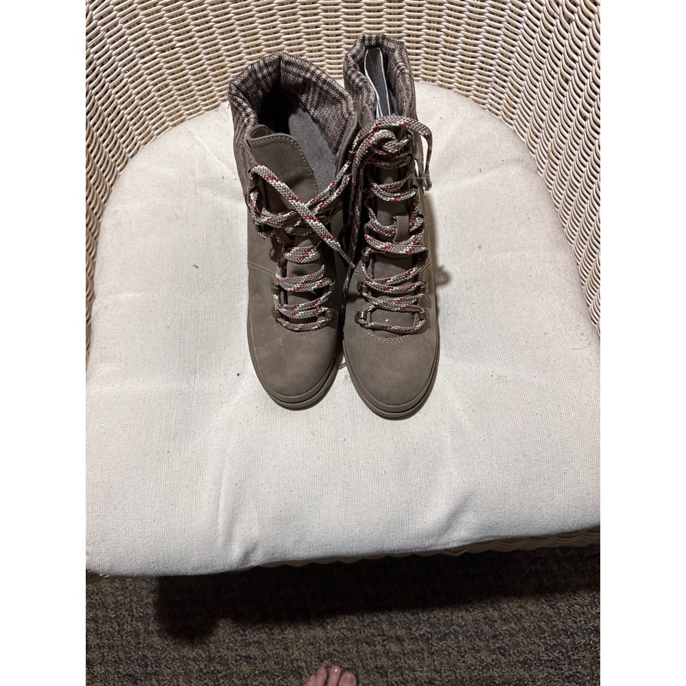 Universal Thread Taupe Heeled Hiking Boots Plaid Collar Lace Up 8.5M